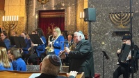 Musikerinnen und Musiker bei einem Auftritt  in der Saarbrücker Synagoge
